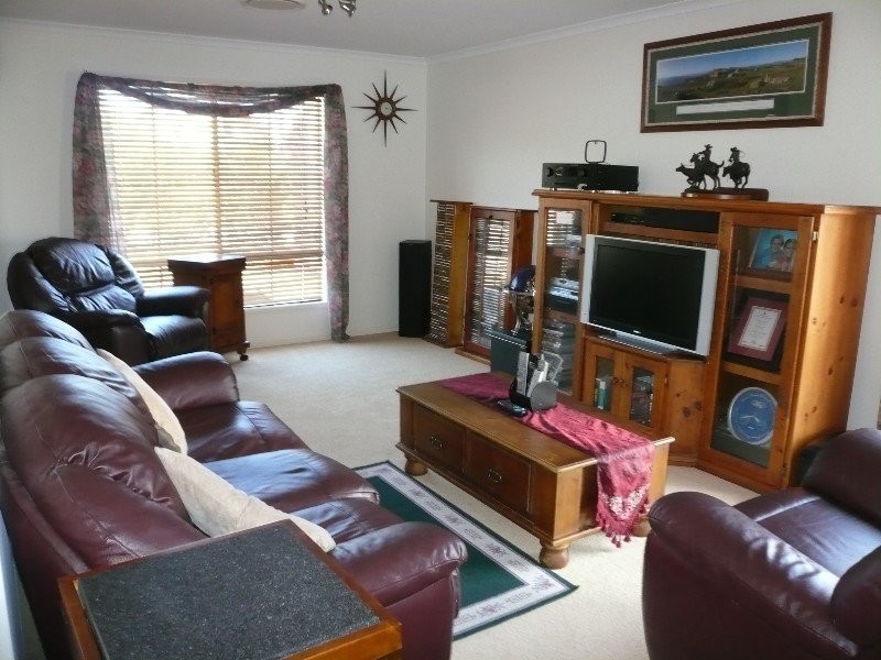 61 Hillary Circuit, Pacific Pines QLD 4211
