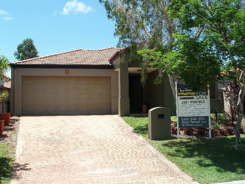 4 Harrow Pl, Arundel QLD 4214