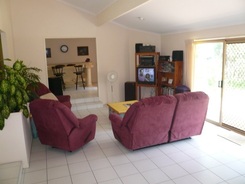 8 Crocus Way, Gaven QLD 4211