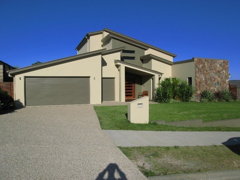 17 Salvado Drive, Pacific Pines QLD 4211