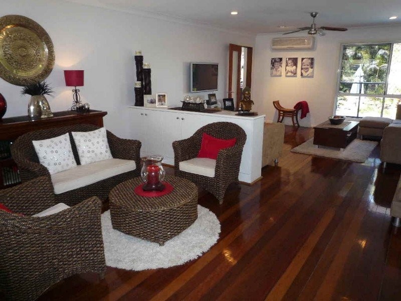 6 Chichester Dr, Arundel QLD 4214