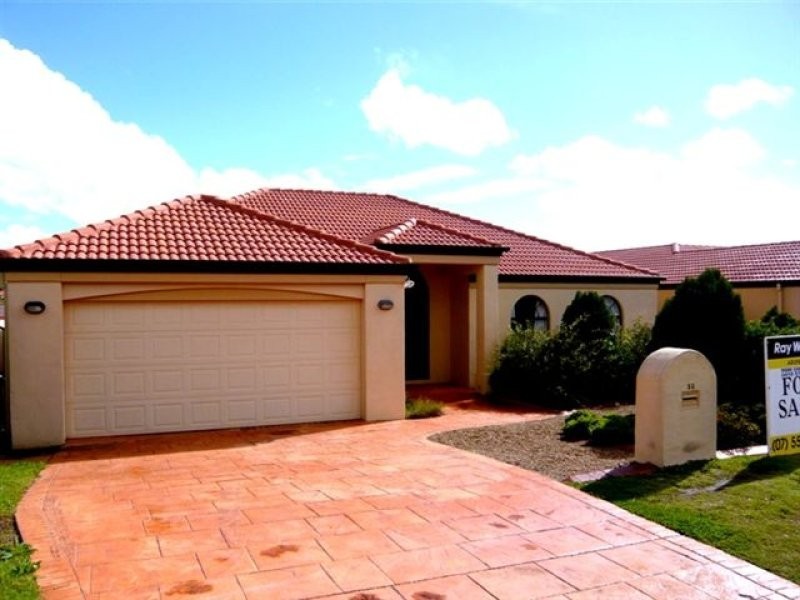 35 Maltravers Drive, Arundel QLD 4214