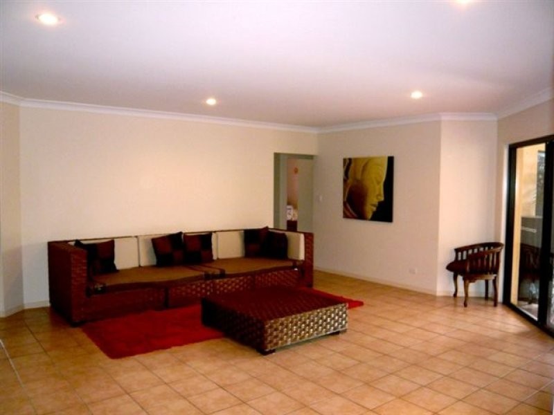 35 Maltravers Drive, Arundel QLD 4214