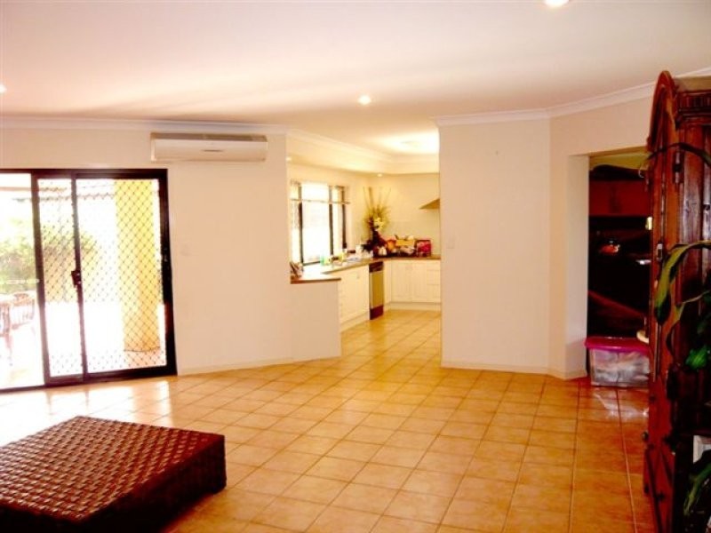 35 Maltravers Drive, Arundel QLD 4214