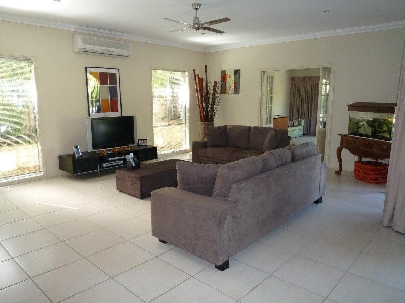 10 Blackfen court, Arundel QLD 4214