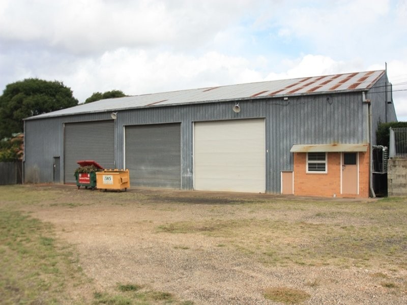 32 South Station Road, Booval QLD 4304