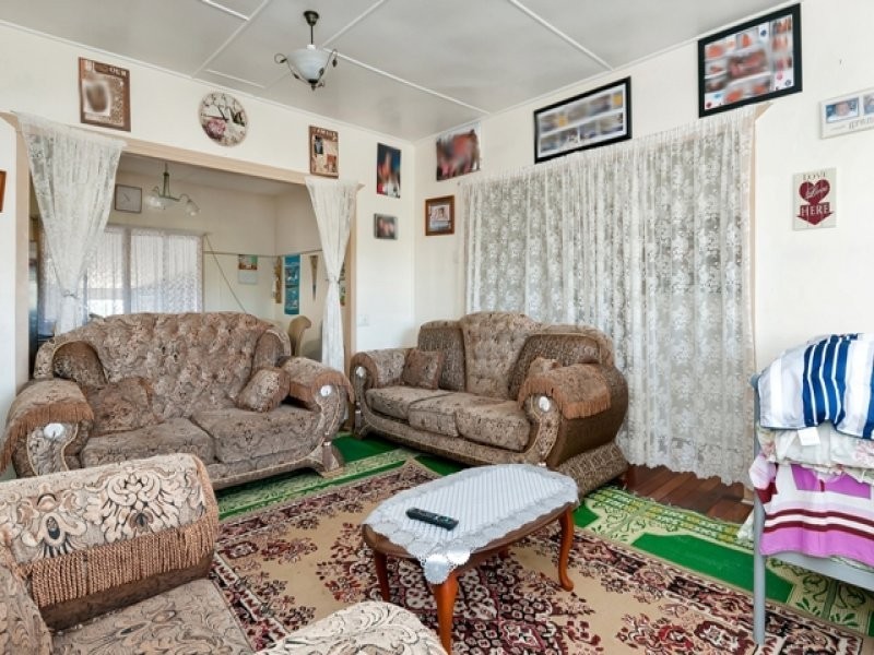 6 Endeavour Road, Riverview QLD 4303