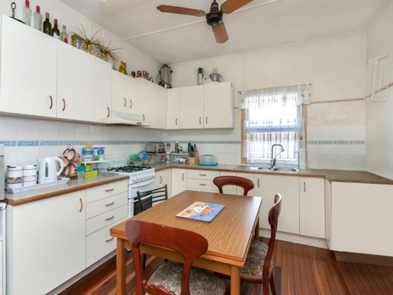 6 Endeavour Road, Riverview QLD 4303