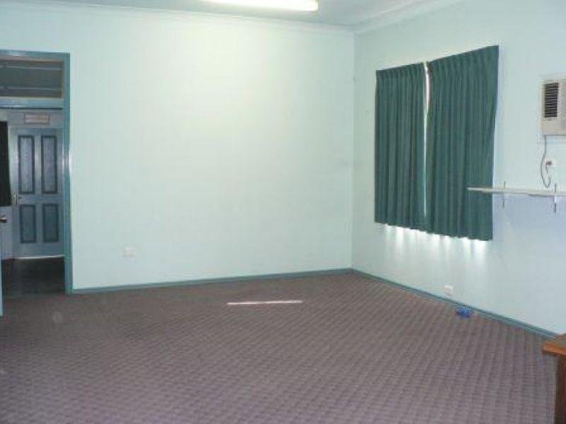 8 Mortimer Street, Ipswich QLD 4305