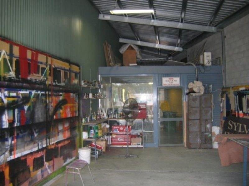 61 Lobb Street, Churchill QLD 4305