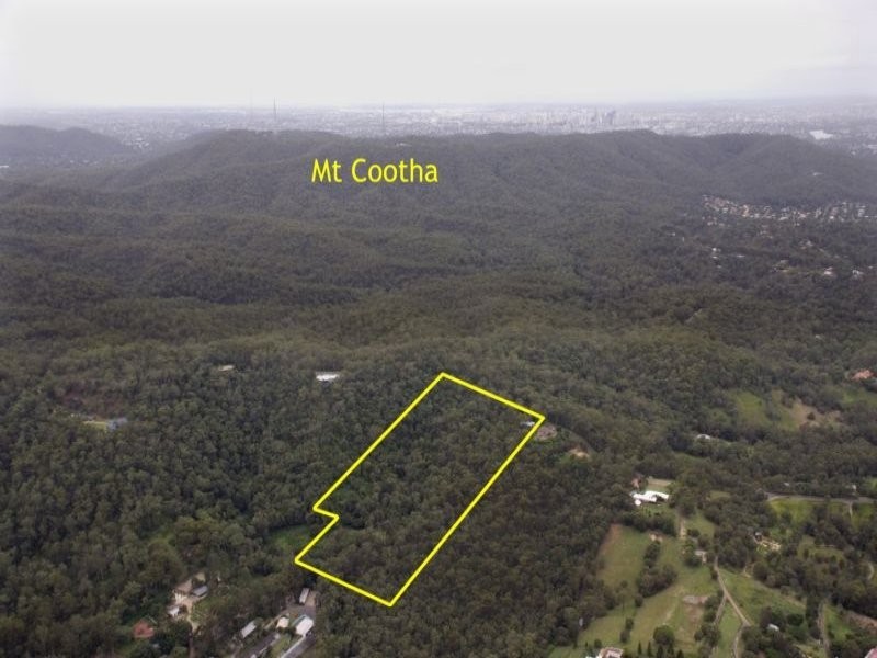 220 Boscombe Road, Brookfield QLD 4069