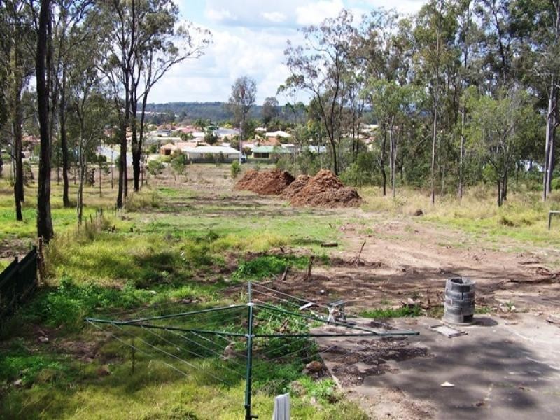 24 Leonard Street, Yamanto QLD 4305