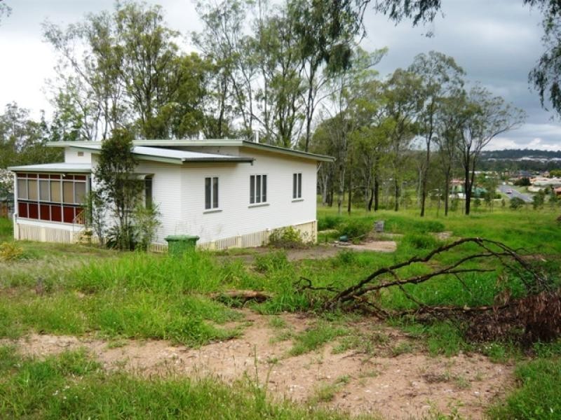 24 Leonard Street, Yamanto QLD 4305