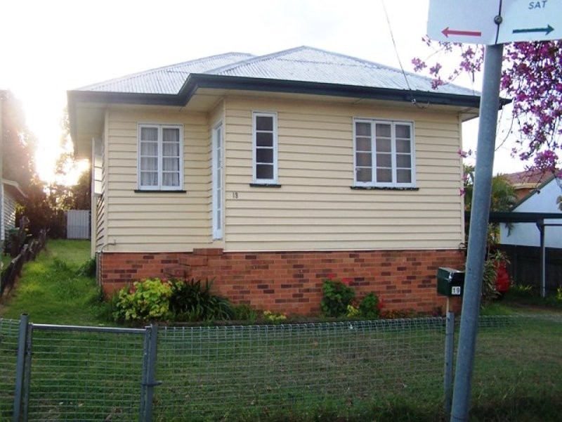 19 South Station Road, Booval QLD 4304