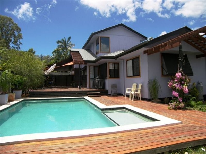 24 Page Parade, Burleigh Heads QLD 4220