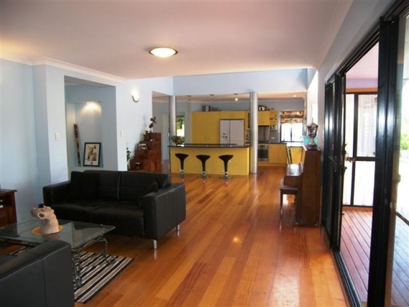 24 Page Parade, Burleigh Heads QLD 4220