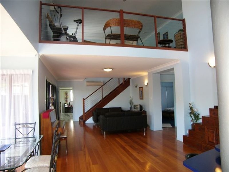 24 Page Parade, Burleigh Heads QLD 4220