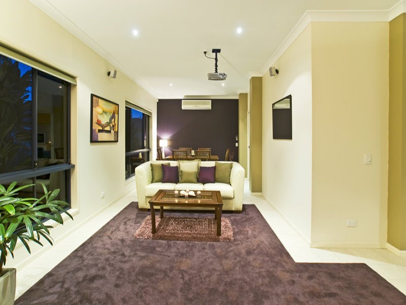 4 Majorca Crescent, Varsity Lakes QLD 4227