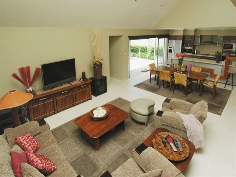 8 Seabeach Avenue, Mermaid Beach QLD 4218