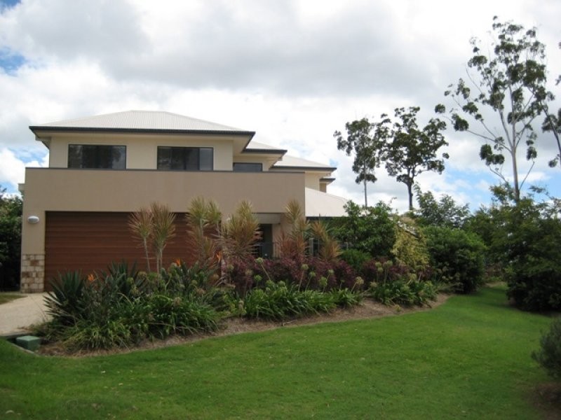 16 Waimea Drive, Varsity Lakes QLD 4227