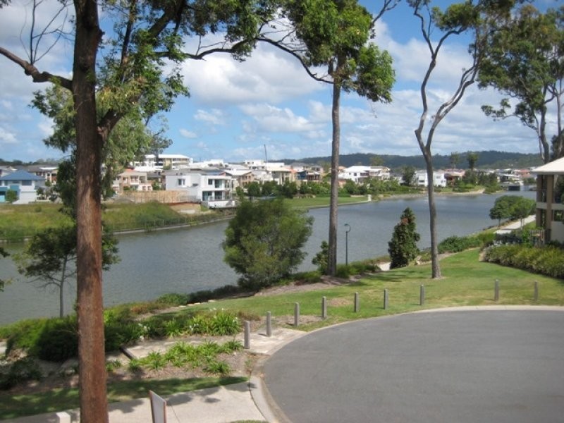 14 Waimea Drive, Varsity Lakes QLD 4227