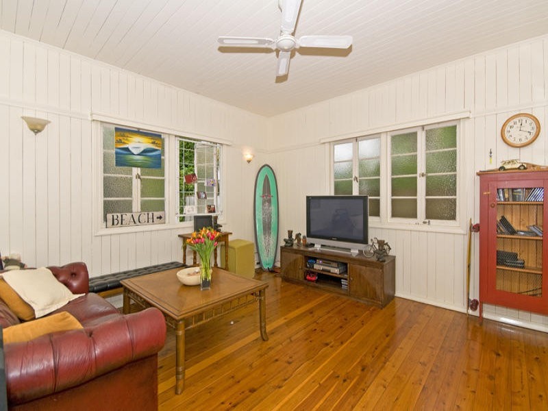 37 Peerless Avenue, Mermaid Beach QLD 4218
