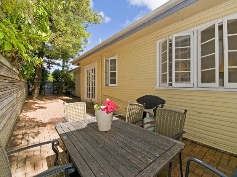 37 Peerless Avenue, Mermaid Beach QLD 4218