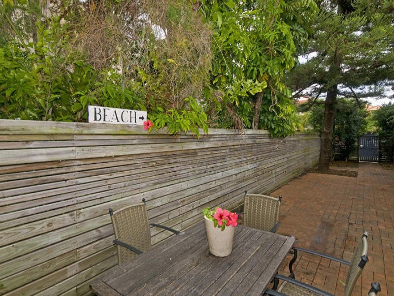 37 Peerless Avenue, Mermaid Beach QLD 4218