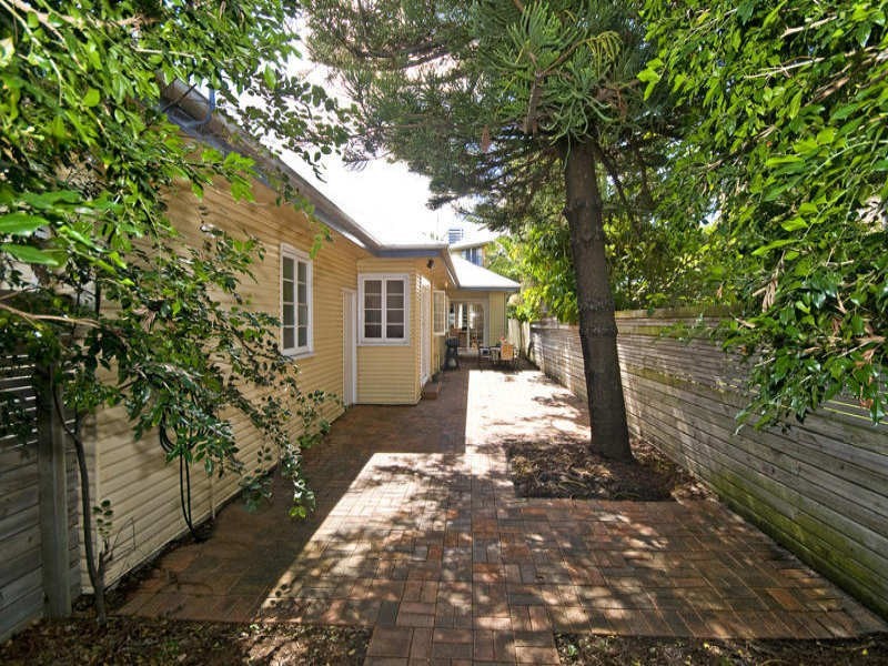 37 Peerless Avenue, Mermaid Beach QLD 4218