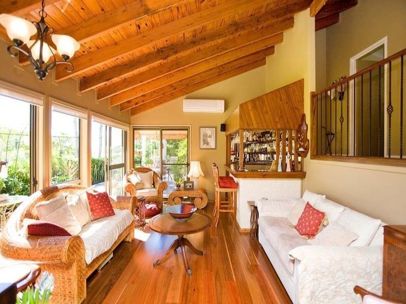 83 Ocean Parade, Burleigh Heads QLD 4220