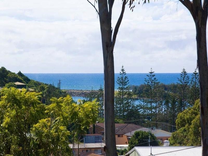83 Ocean Parade, Burleigh Heads QLD 4220