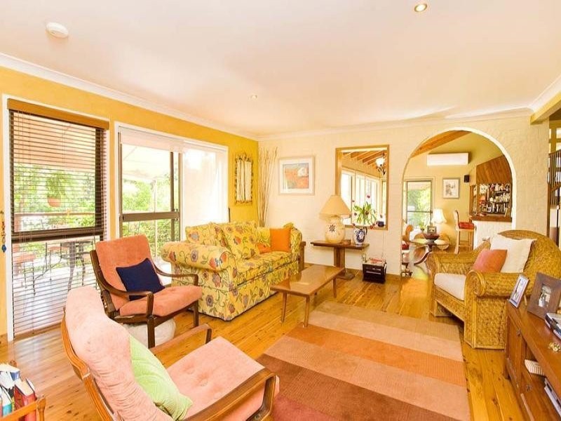 83 Ocean Parade, Burleigh Heads QLD 4220