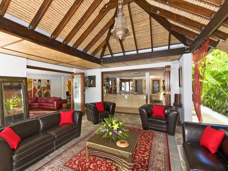 31 Park Avenue, Broadbeach Waters QLD 4218