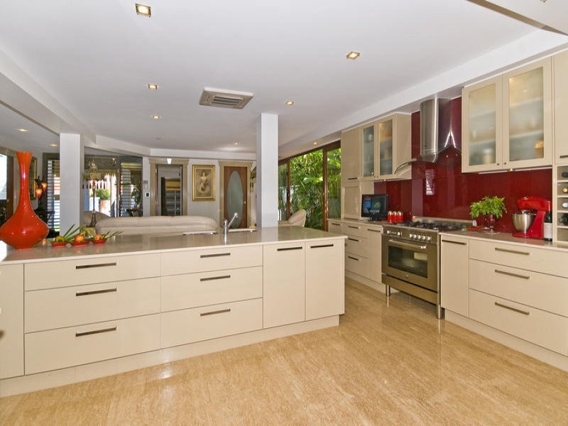 31 Park Avenue, Broadbeach Waters QLD 4218