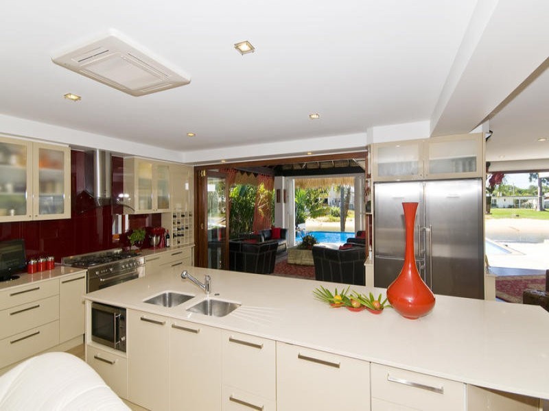 31 Park Avenue, Broadbeach Waters QLD 4218