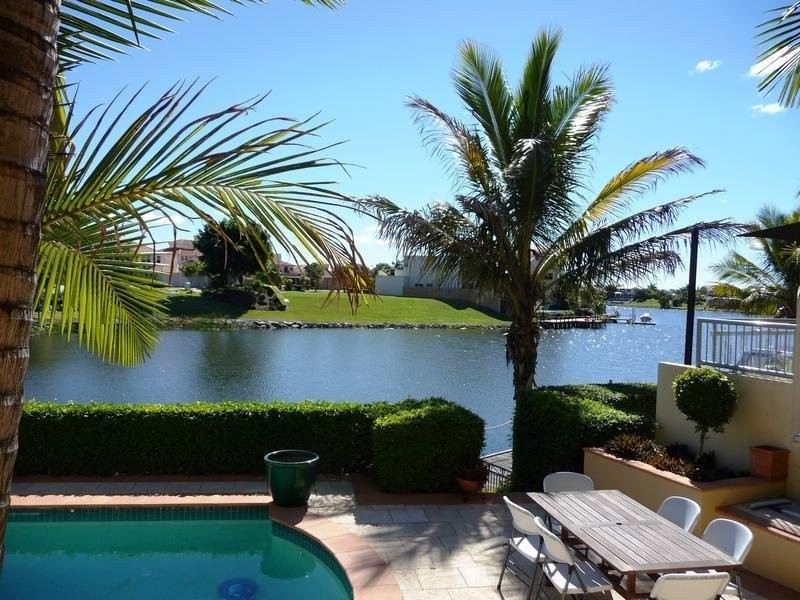 35 Istana View, Clear Island Waters QLD 4226