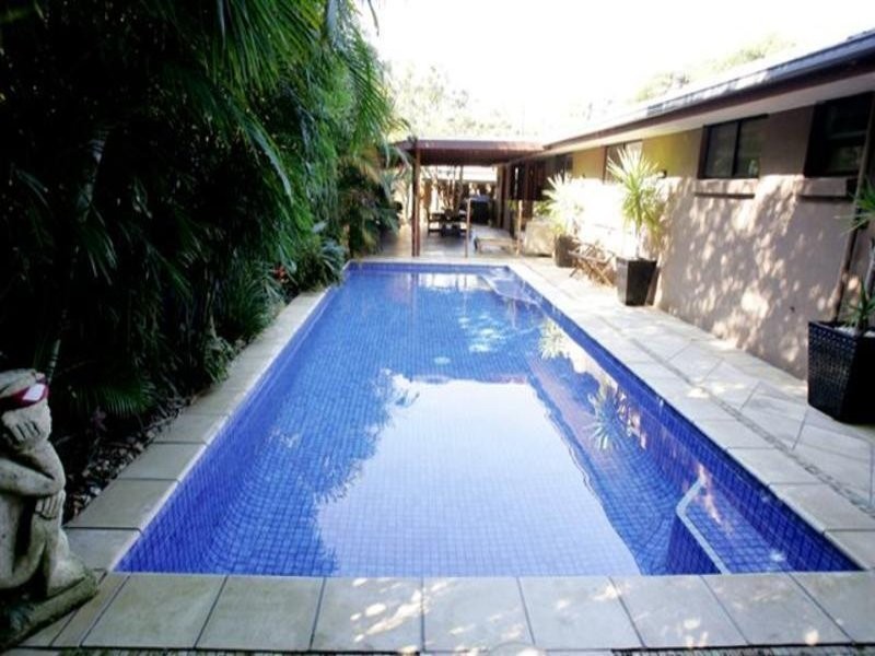 330 Monaco Street, Broadbeach Waters QLD 4218