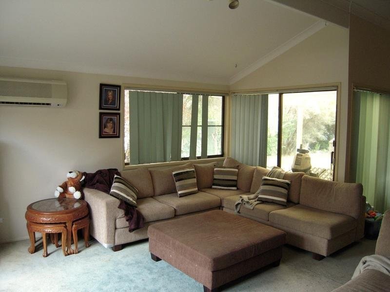 8 Whipbird Court, Burleigh Waters QLD 4220