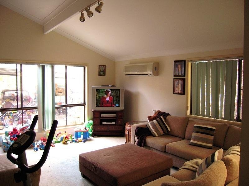 8 Whipbird Court, Burleigh Waters QLD 4220