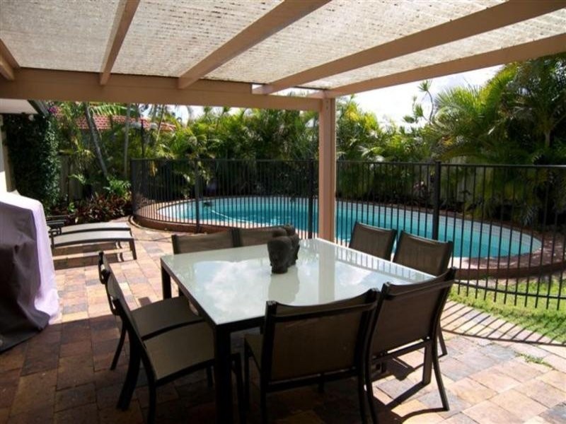 5 Falcon Court, Burleigh Waters QLD 4220