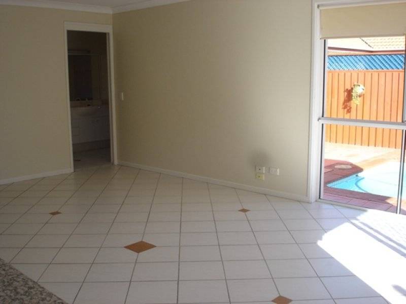 26 Stanford Avenue, Varsity Lakes QLD 4227