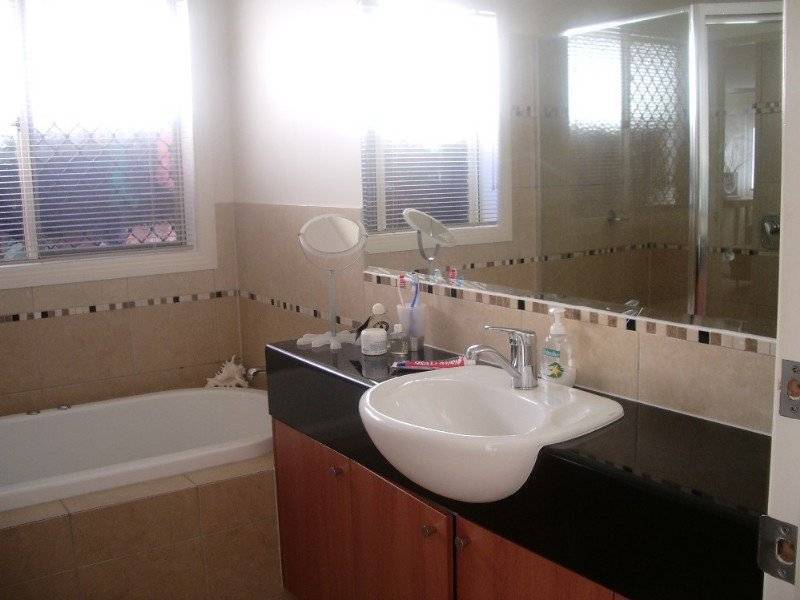12 Rivage Place, Highland Park QLD 4211