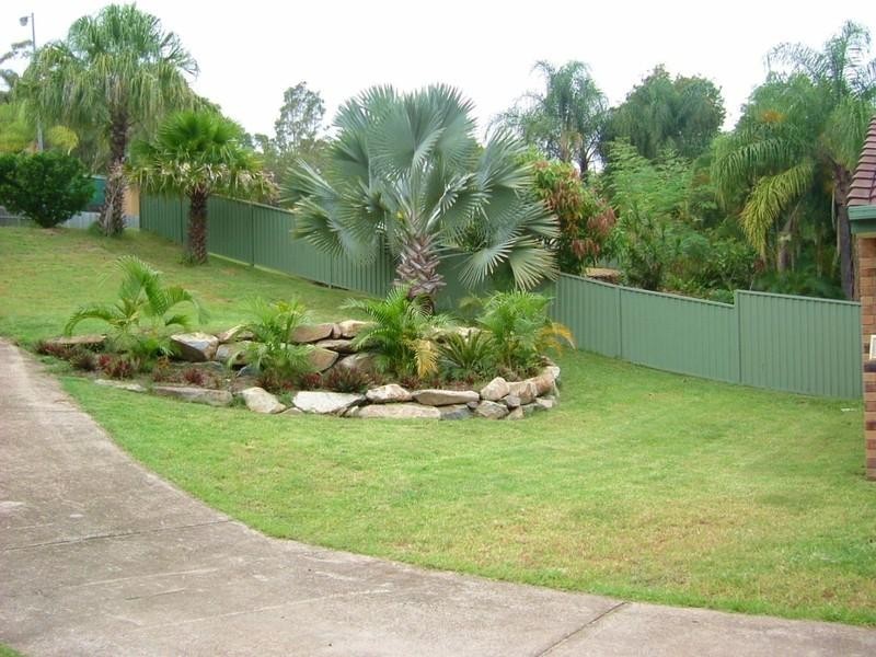 33 Kenneth Drive, Highland Park QLD 4211