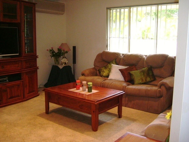 33 Kenneth Drive, Highland Park QLD 4211