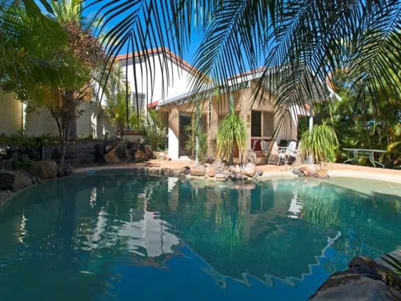 18 Chichester Drive, Arundel QLD 4214