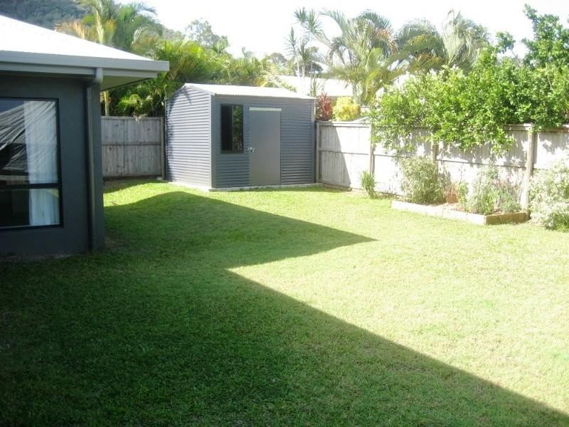 4 Kentia St, Palm Cove QLD 4879
