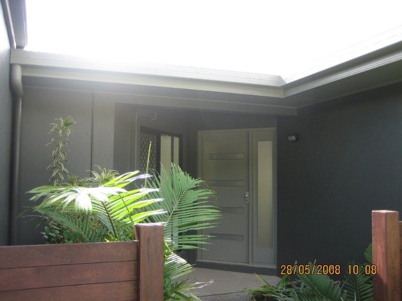 4 Kentia St, Palm Cove QLD 4879