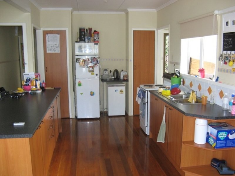 8 Kingaroy Street, Stafford Heights QLD 4053