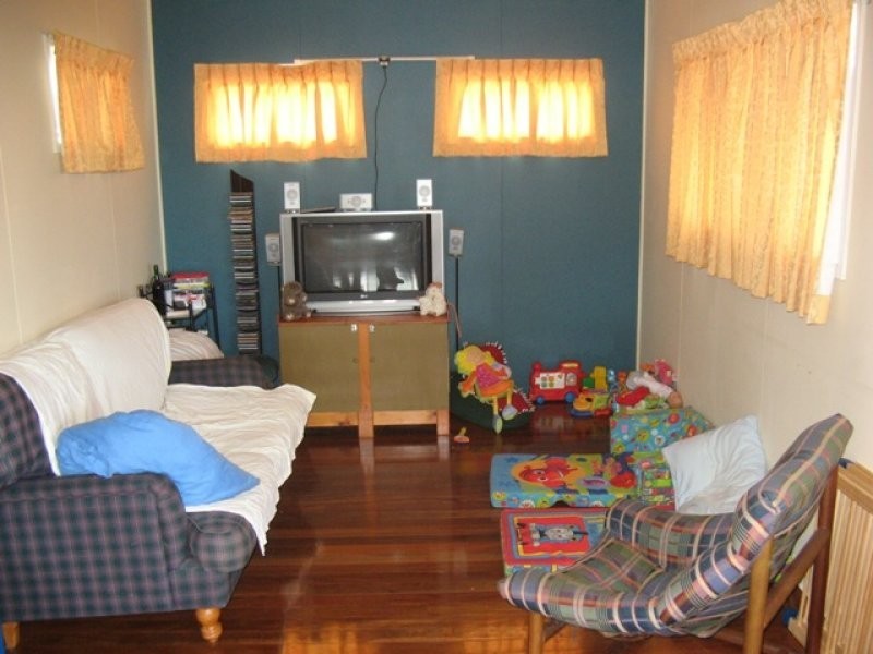 8 Kingaroy Street, Stafford Heights QLD 4053