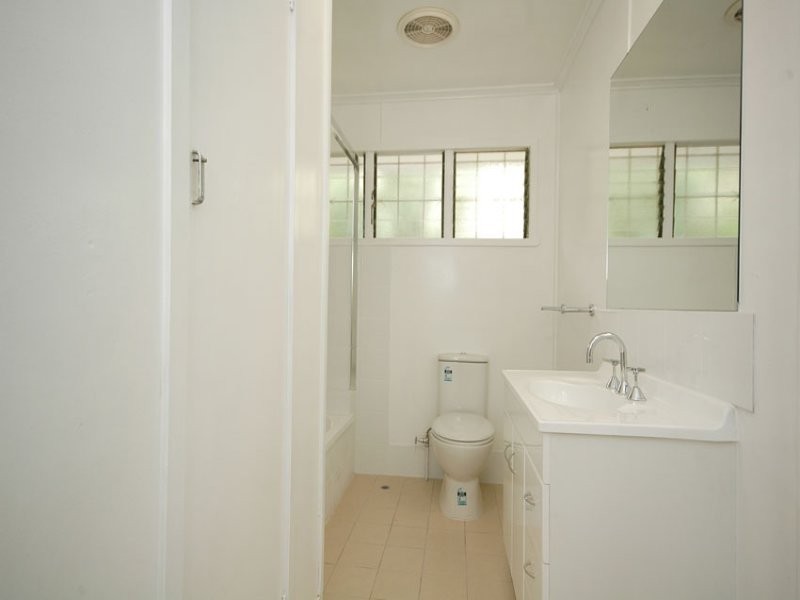 318 Kitchener Road, Stafford Heights QLD 4053